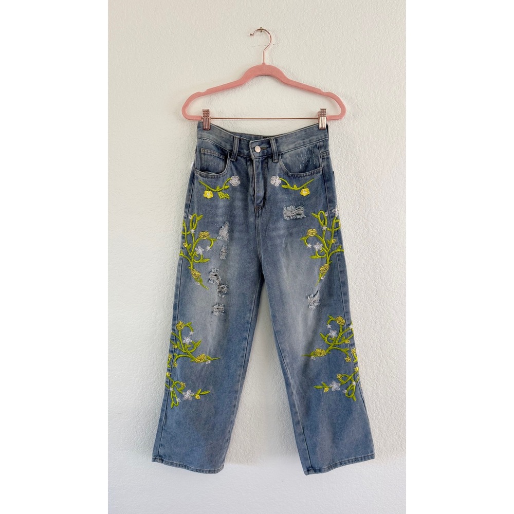 NKR Denim Jeans NWT Embroidered Flowers Distressed Wash Straight Leg Women